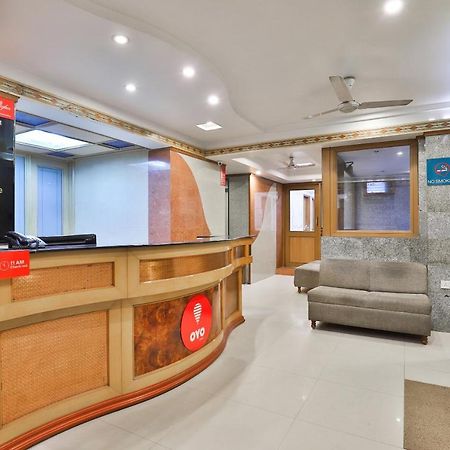 Oyo 17117 Hotel Rainbow Vadodara Eksteriør billede