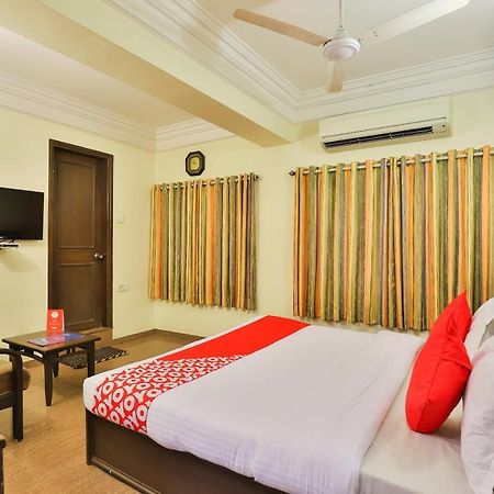 Oyo 17117 Hotel Rainbow Vadodara Eksteriør billede