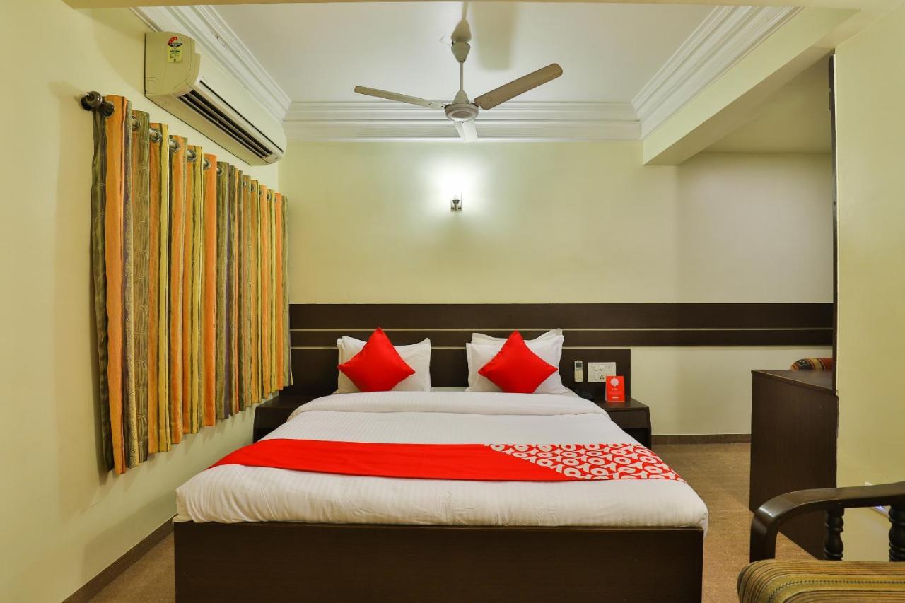 Oyo 17117 Hotel Rainbow Vadodara Eksteriør billede