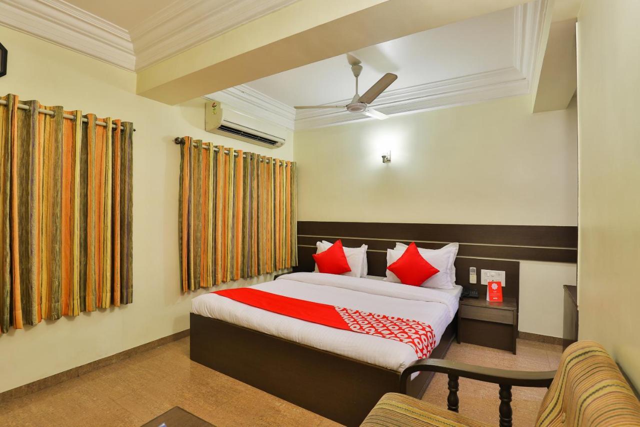 Oyo 17117 Hotel Rainbow Vadodara Eksteriør billede