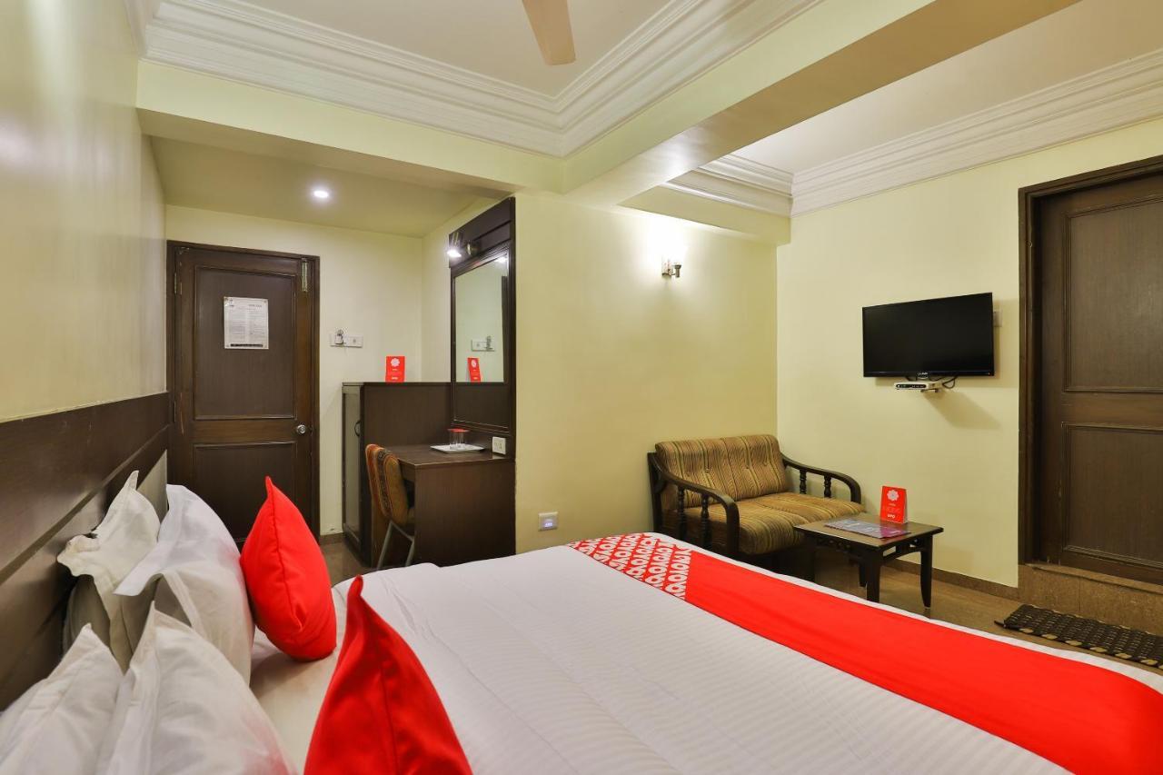 Oyo 17117 Hotel Rainbow Vadodara Eksteriør billede