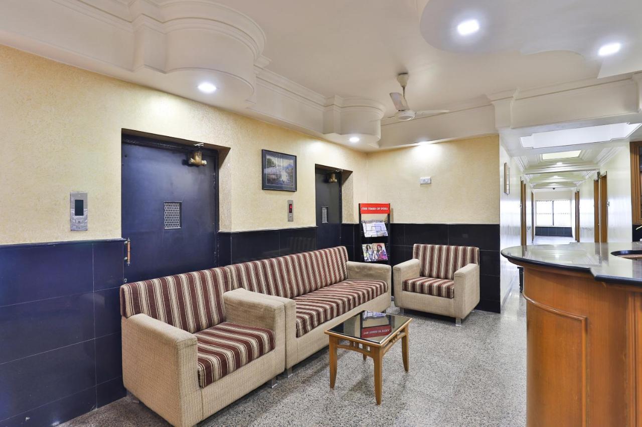Oyo 17117 Hotel Rainbow Vadodara Eksteriør billede