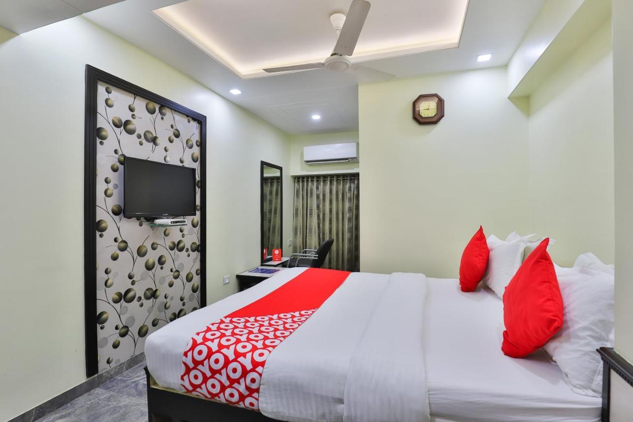 Oyo 17117 Hotel Rainbow Vadodara Eksteriør billede
