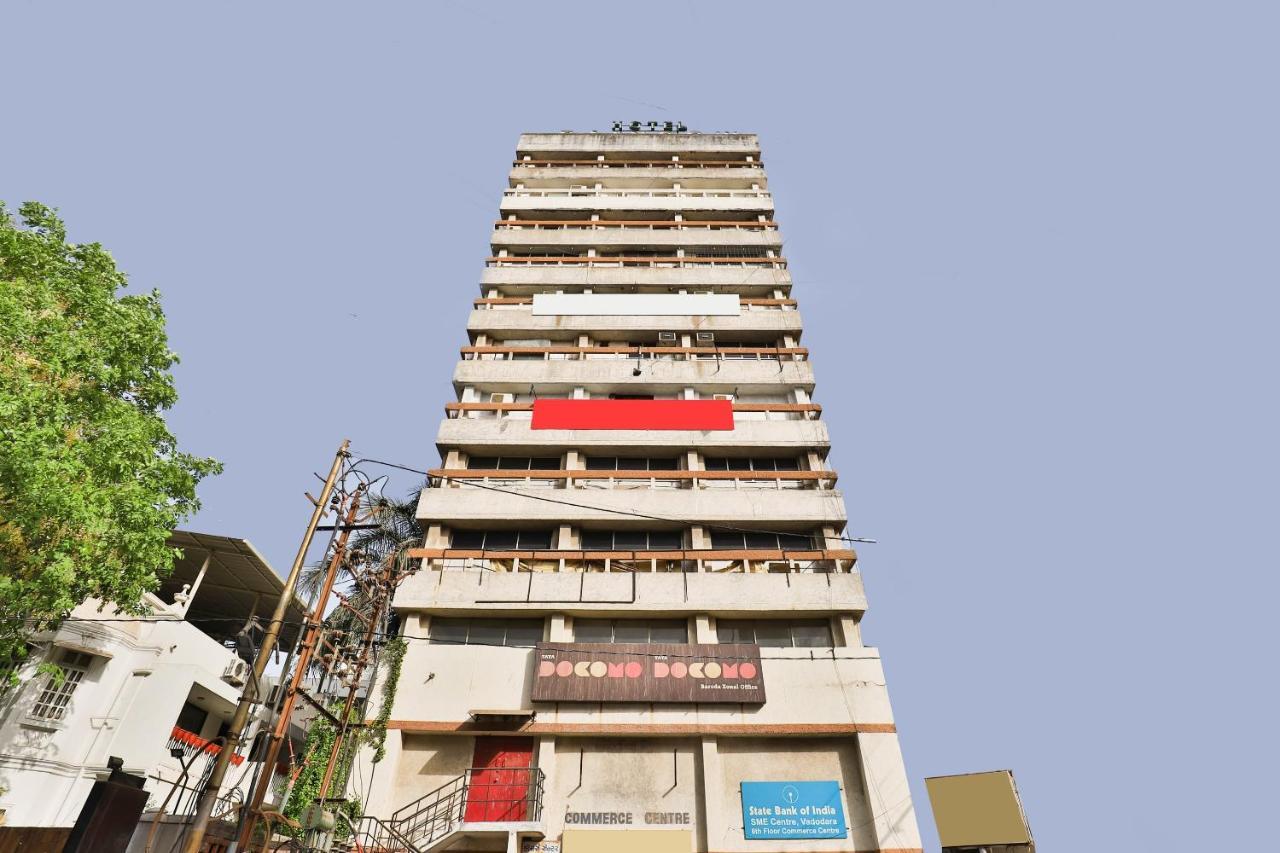 Oyo 17117 Hotel Rainbow Vadodara Eksteriør billede