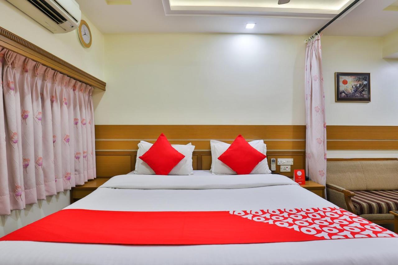 Oyo 17117 Hotel Rainbow Vadodara Eksteriør billede