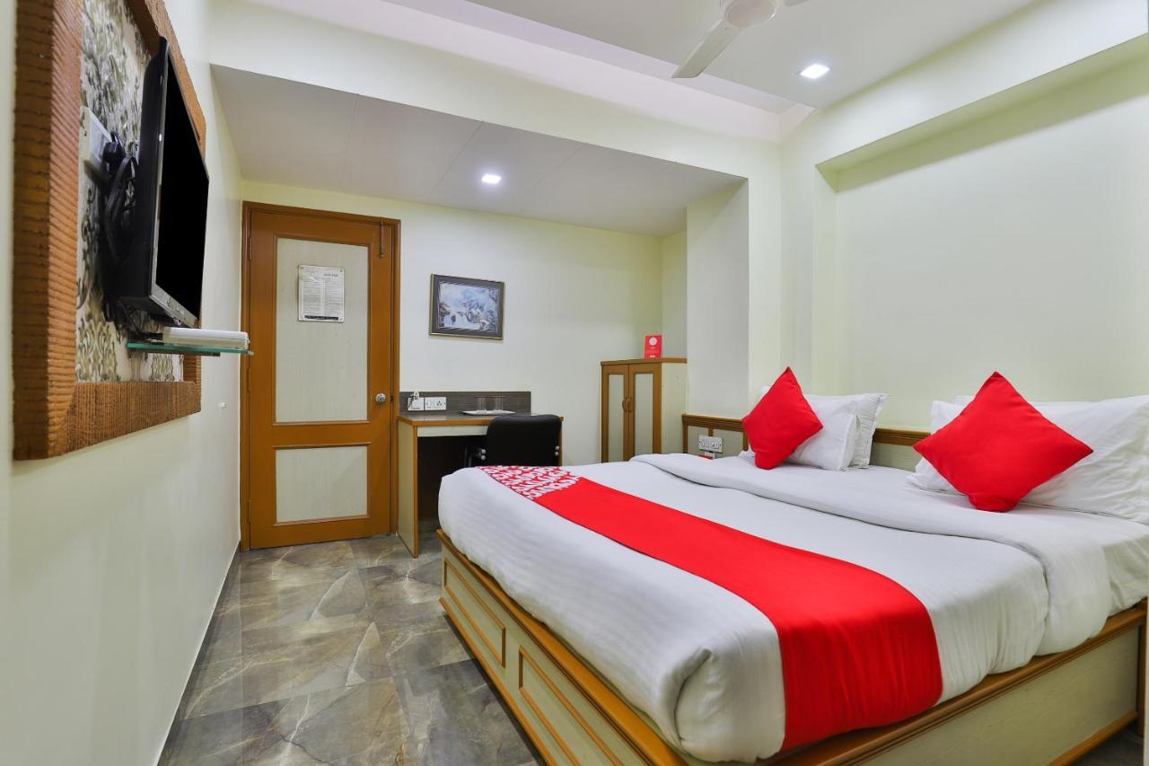 Oyo 17117 Hotel Rainbow Vadodara Eksteriør billede