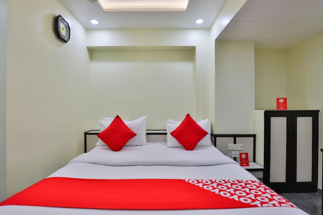 Oyo 17117 Hotel Rainbow Vadodara Eksteriør billede