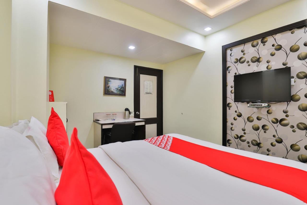 Oyo 17117 Hotel Rainbow Vadodara Eksteriør billede