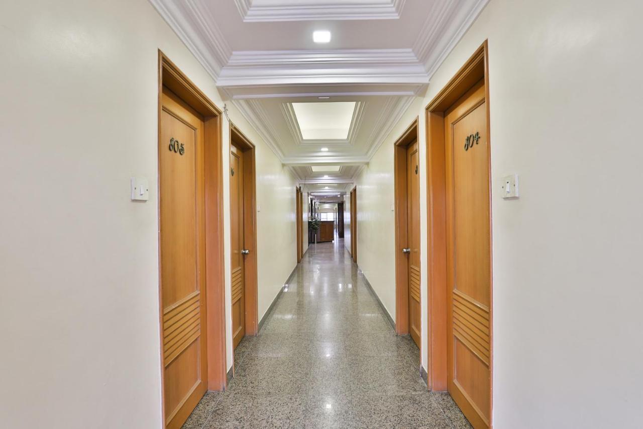 Oyo 17117 Hotel Rainbow Vadodara Eksteriør billede