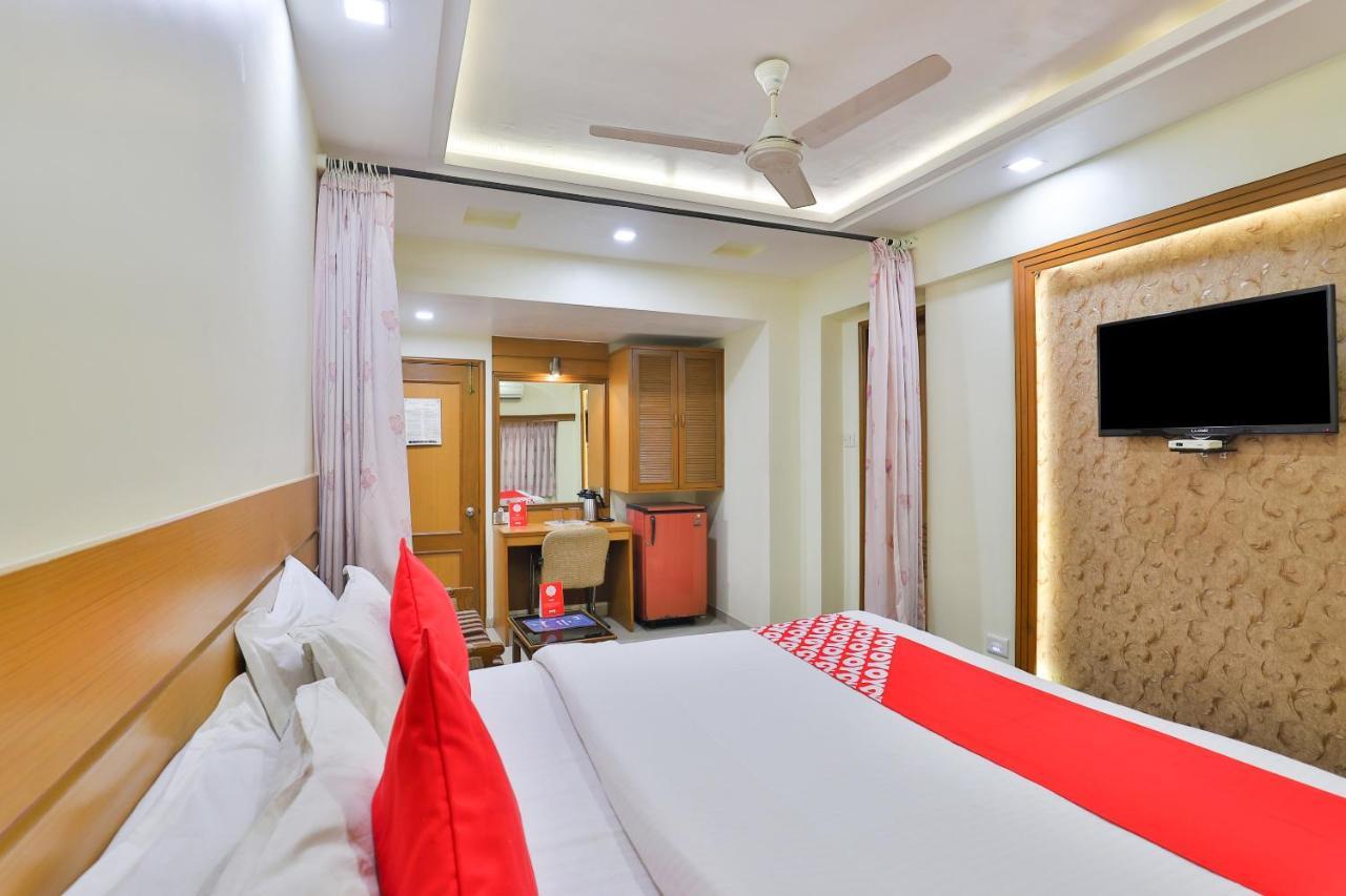 Oyo 17117 Hotel Rainbow Vadodara Eksteriør billede