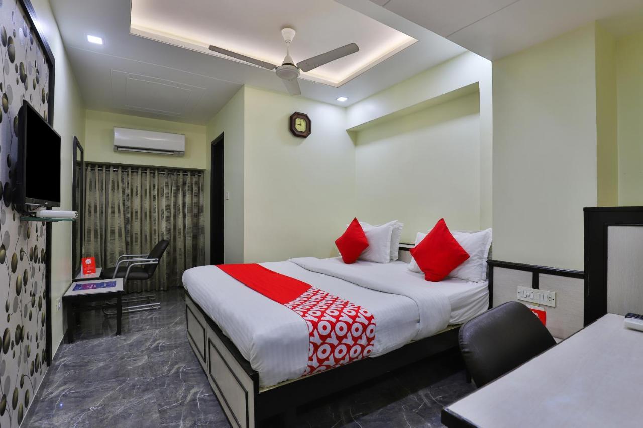 Oyo 17117 Hotel Rainbow Vadodara Eksteriør billede