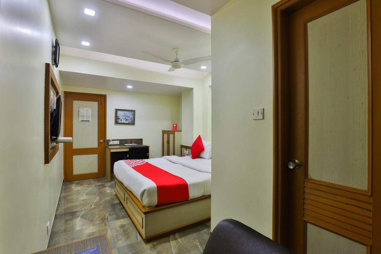Oyo 17117 Hotel Rainbow Vadodara Eksteriør billede