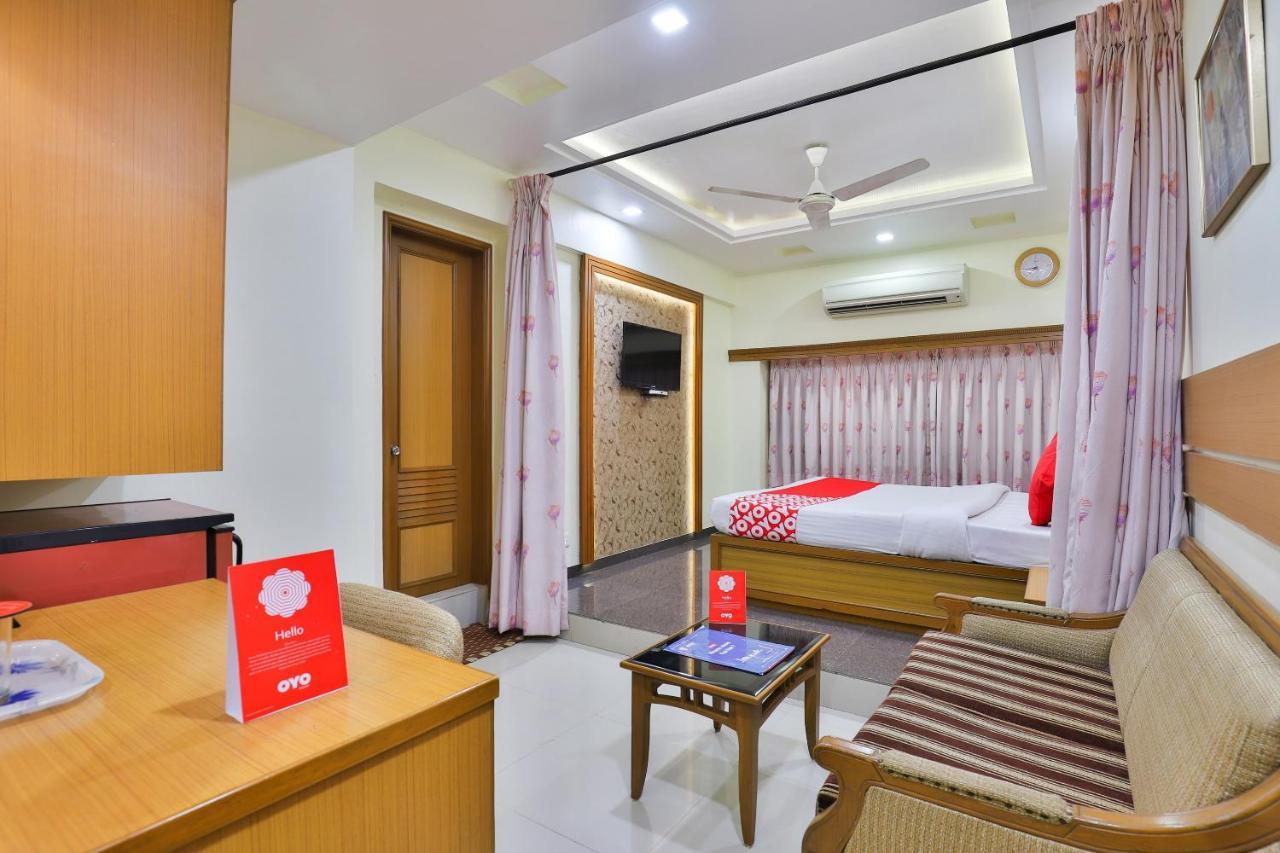 Oyo 17117 Hotel Rainbow Vadodara Eksteriør billede